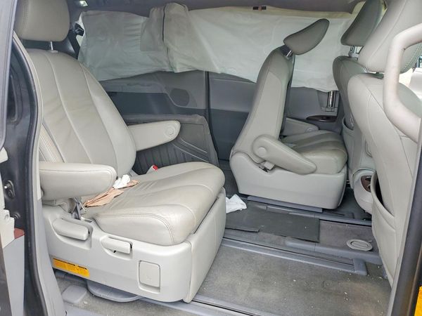 2014 TOYOTA SIENNA
