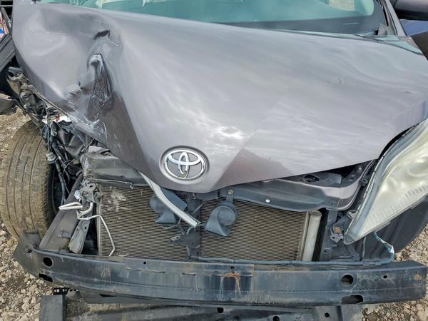 2014 TOYOTA SIENNA