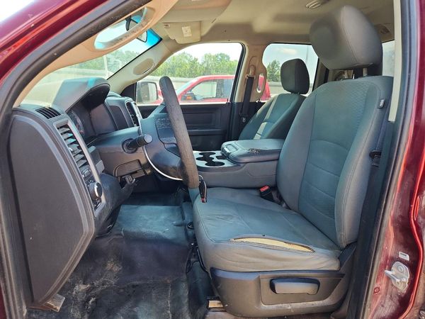 2017 RAM 1500 ST QUAD CAB 4X2