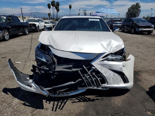 2025 LEXUS ES