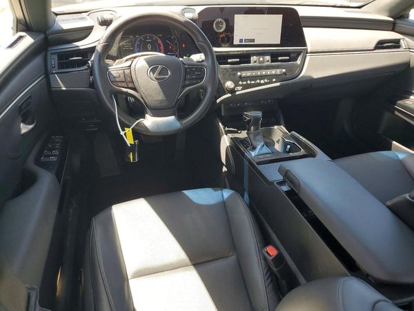 2025 LEXUS ES