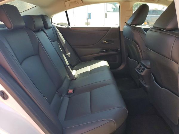 2025 LEXUS ES