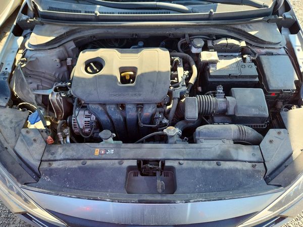 2020 HYUNDAI ELANTRA — Engine bay
