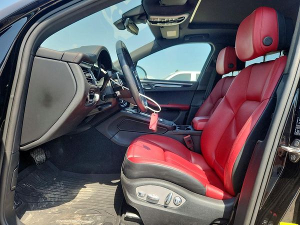 2024 PORSCHE MACAN