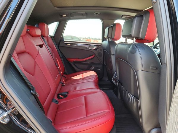 2024 PORSCHE MACAN
