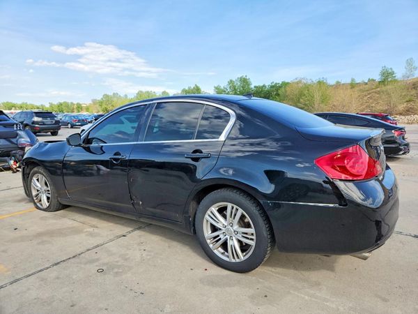 2015 INFINITI Q40