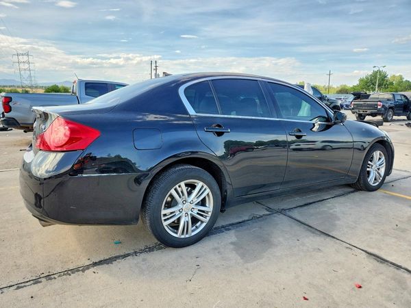 2015 INFINITI Q40