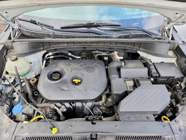 2016 HYUNDAI TUCSON SE