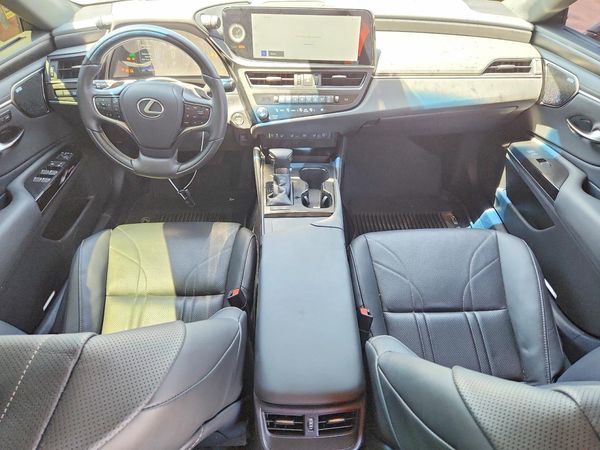 2025 LEXUS ES 300H 300h Luxury