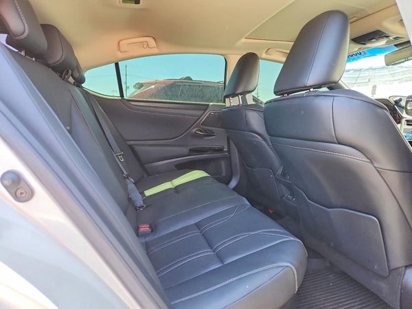 2025 LEXUS ES 300H 300h Luxury