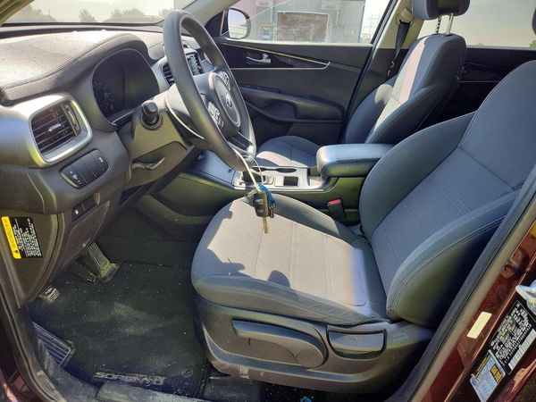 2016 KIA SORENTO L / LX