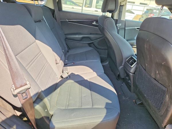 2016 KIA SORENTO L / LX