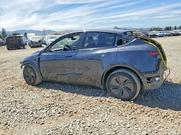 2025 TESLA MODEL Y