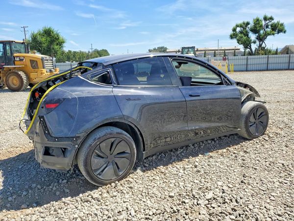 2025 TESLA MODEL Y