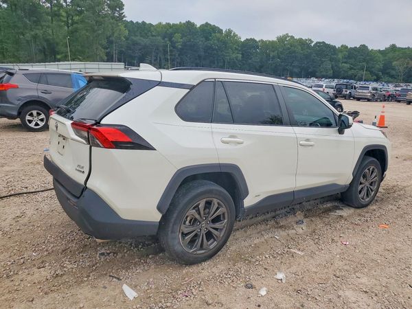 2022 TOYOTA RAV4 XLE Premium