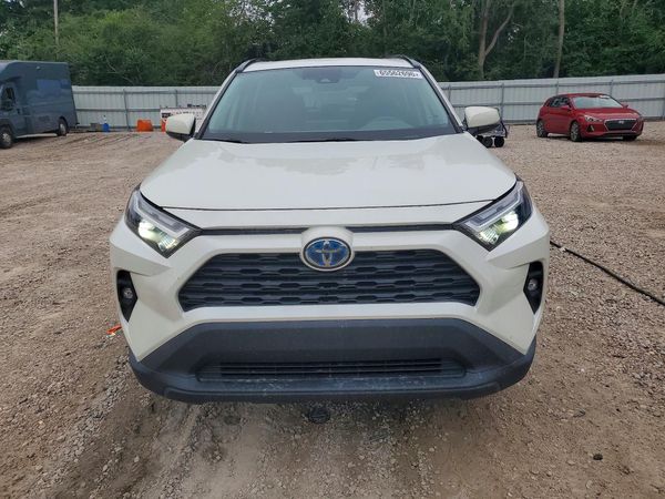 2022 TOYOTA RAV4 XLE Premium