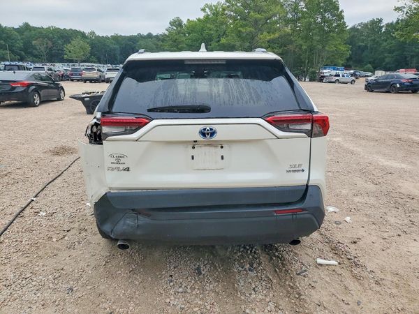 2022 TOYOTA RAV4 XLE Premium
