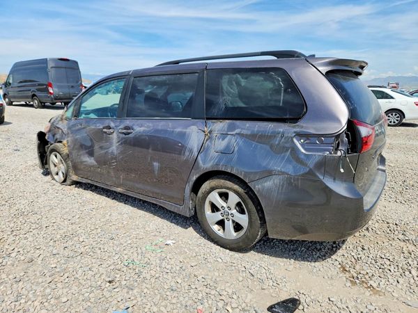 2019 TOYOTA SIENNA LE