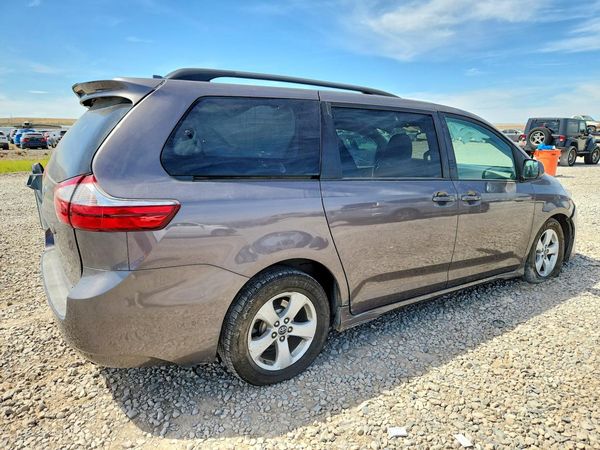 2019 TOYOTA SIENNA LE