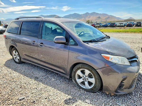2019 TOYOTA SIENNA LE
