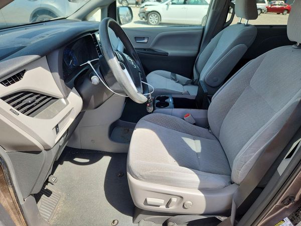 2019 TOYOTA SIENNA LE