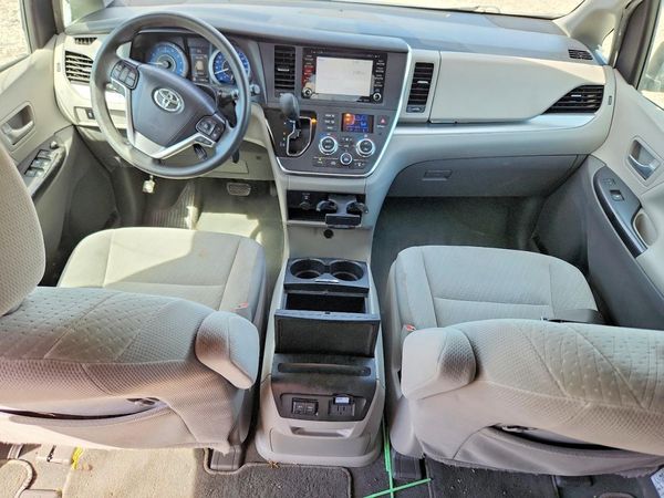 2019 TOYOTA SIENNA LE
