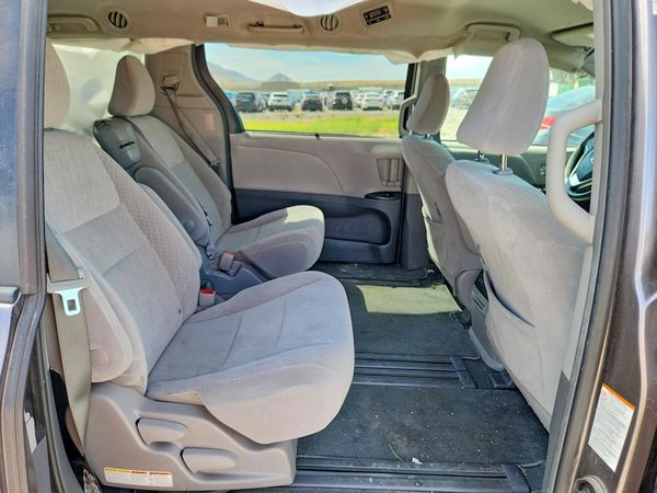 2019 TOYOTA SIENNA LE