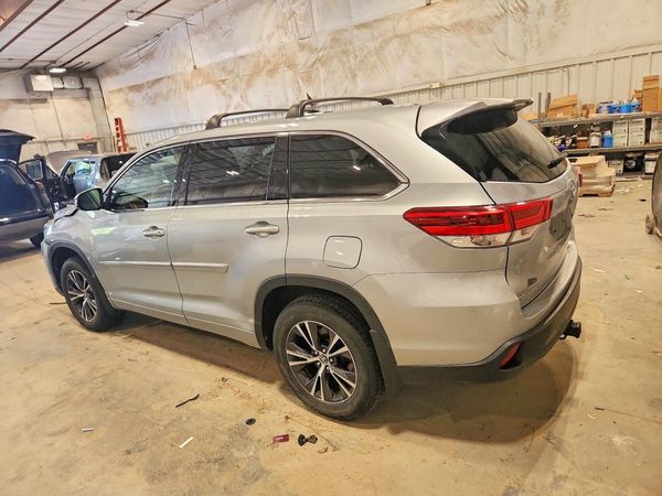 2018 TOYOTA HIGHLANDER LE/LE Plus