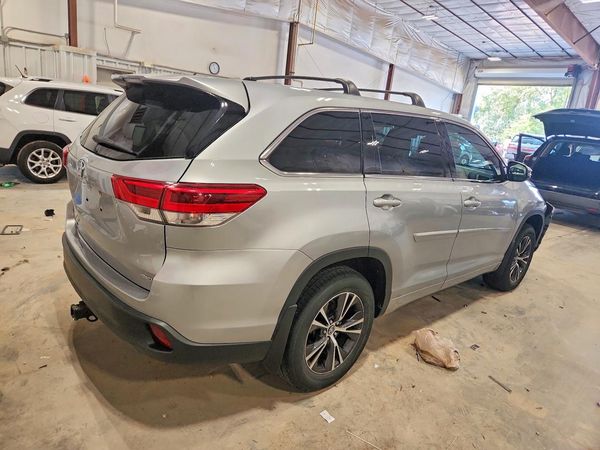 2018 TOYOTA HIGHLANDER LE/LE Plus