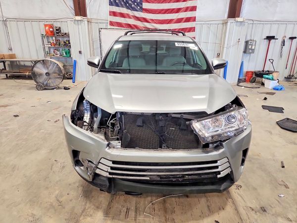 2018 TOYOTA HIGHLANDER LE/LE Plus