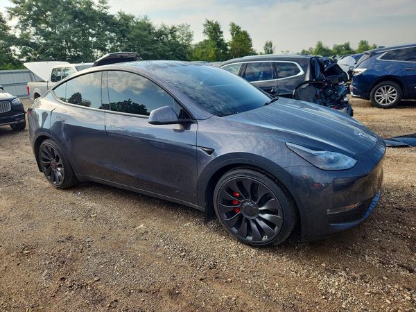 2023 TESLA MODEL Y — Passenger 3/4