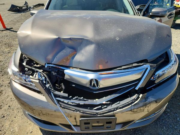 2014 ACURA RLX Tech — Engine bay