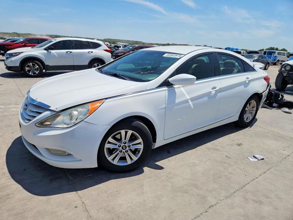 2013 HYUNDAI SONATA GLS/ GLS Popular — Front 3/4
