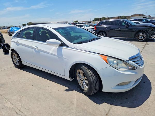 2013 HYUNDAI SONATA GLS/ GLS Popular — Passenger 3/4