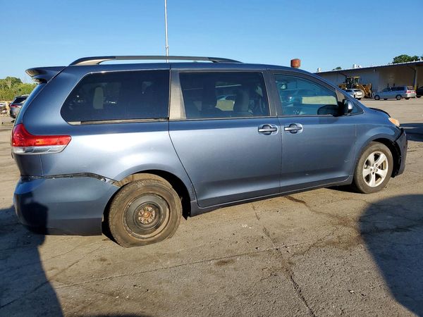 2014 TOYOTA SIENNA
