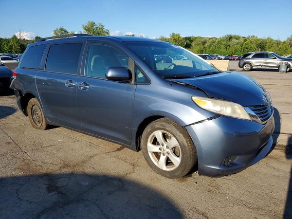 2014 TOYOTA SIENNA