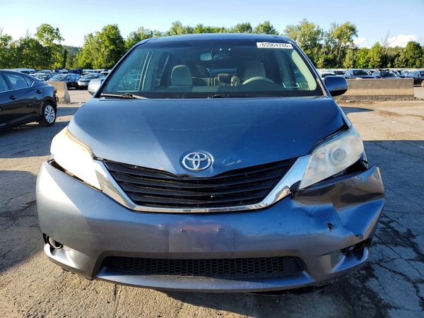 2014 TOYOTA SIENNA