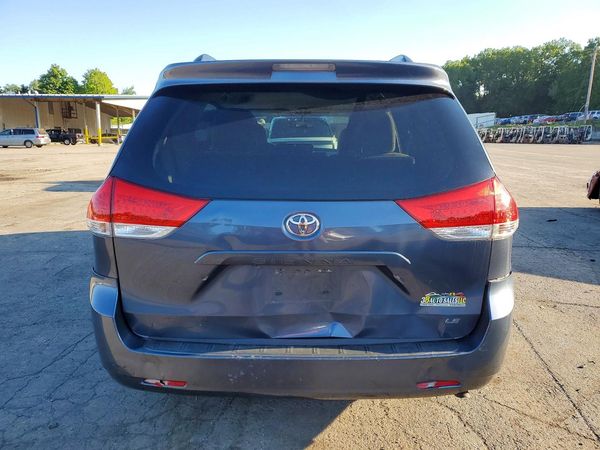 2014 TOYOTA SIENNA