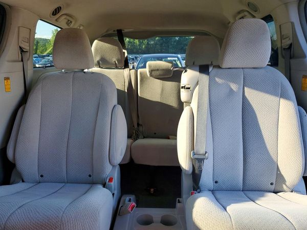 2014 TOYOTA SIENNA