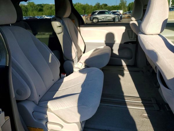 2014 TOYOTA SIENNA