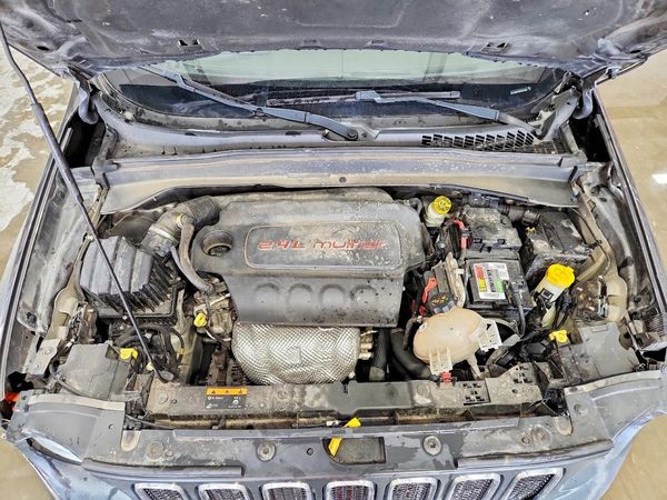 2016 JEEP RENEGADE — Engine bay