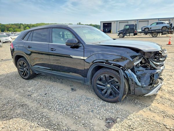 2022 VOLKSWAGEN ATLAS CROSS SPORT SE w/ Tech