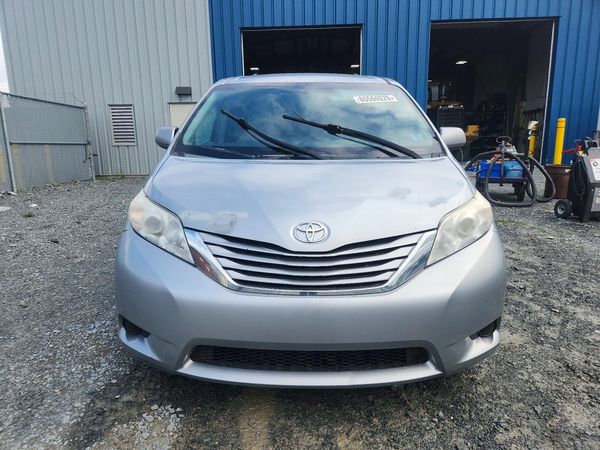 2015 TOYOTA SIENNA