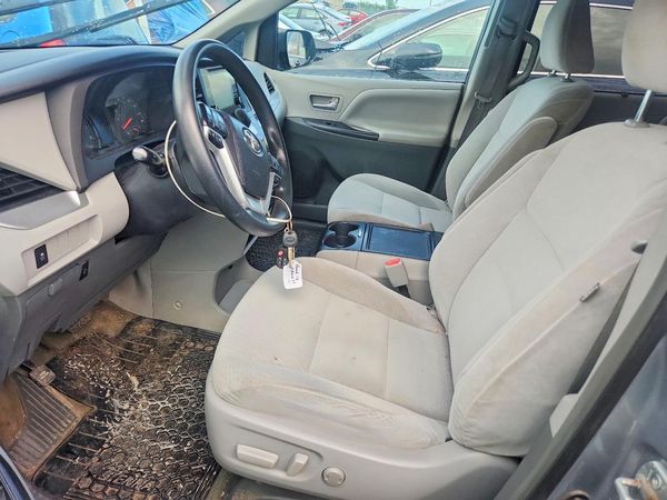 2015 TOYOTA SIENNA