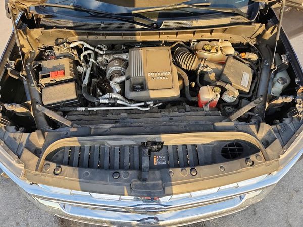 2020 CHEVROLET SILVERADO LTZ — Engine bay