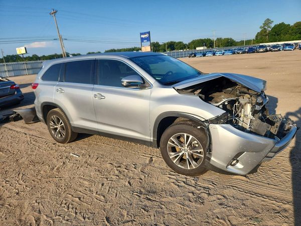 2019 TOYOTA HIGHLANDER LE/LE Plus