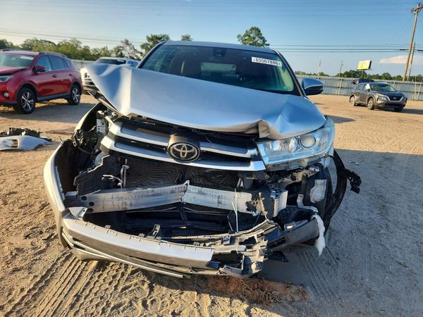 2019 TOYOTA HIGHLANDER LE/LE Plus