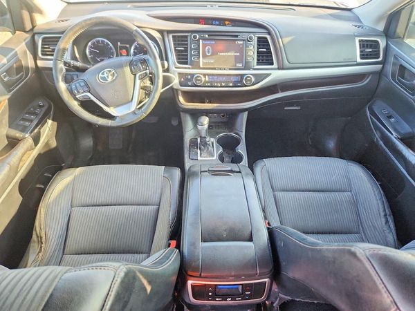 2019 TOYOTA HIGHLANDER LE/LE Plus