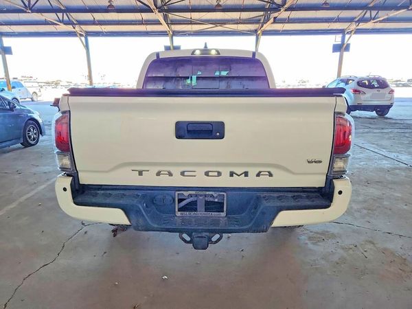 2022 TOYOTA TACOMA SR5
