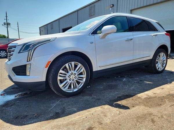 2017 CADILLAC XT5